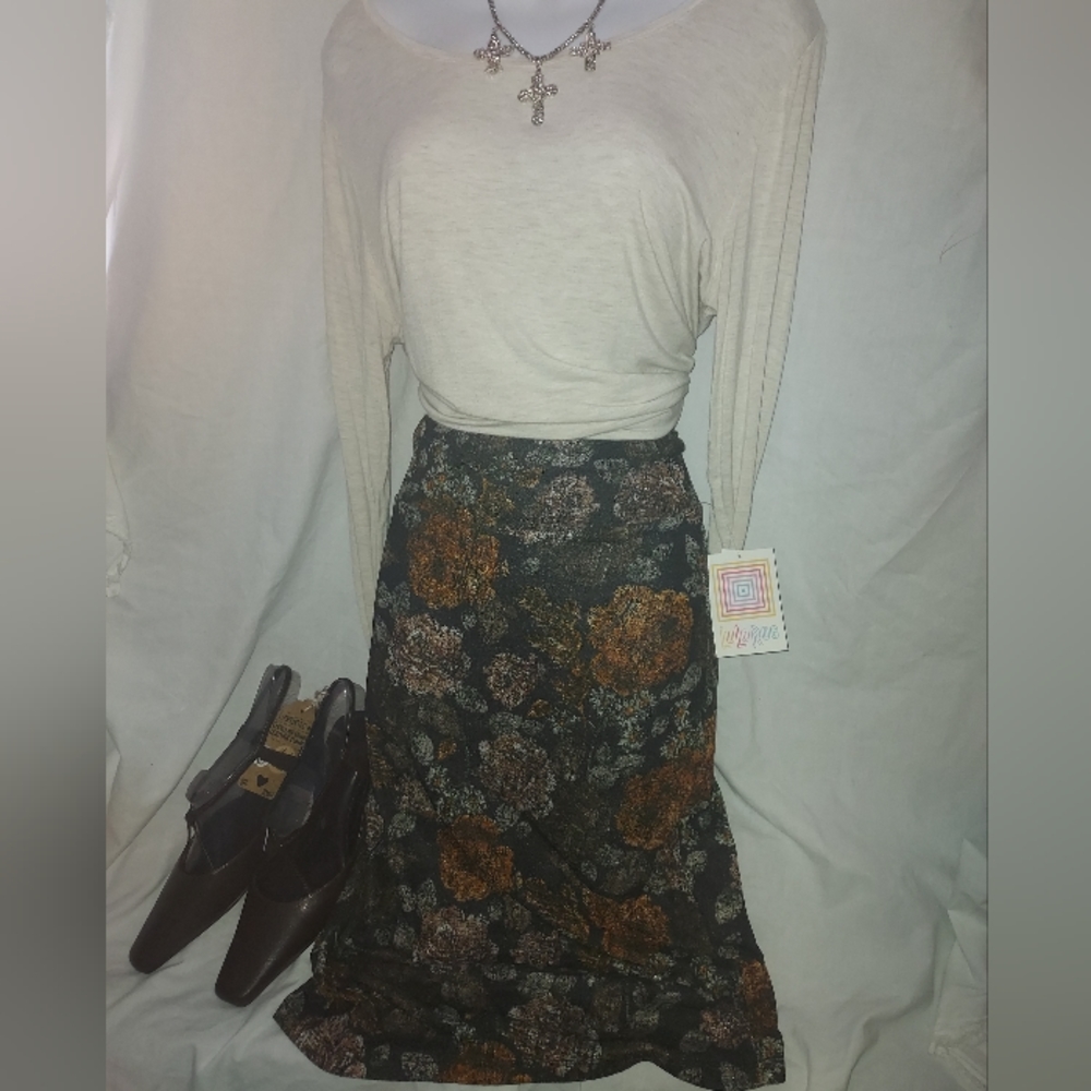 ⚜️ LuLaRoe ⚜️ Cassie Print Design ⚜️ Size L ⚜️ NWT ⚜️ Versatile ⚜️ Maxi Skirt ⚜️